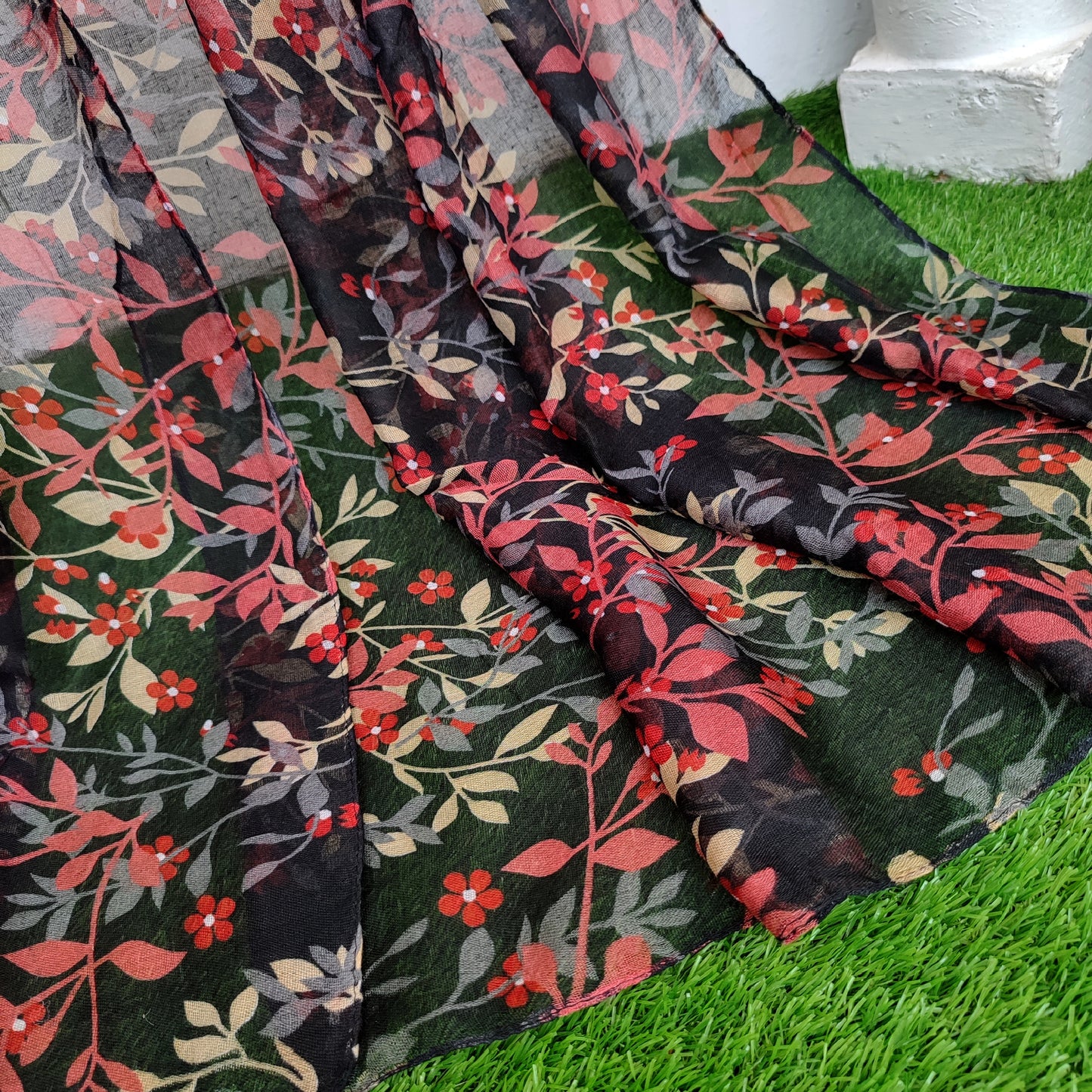 Breezy Lawn Hijab_ Black Printed Red