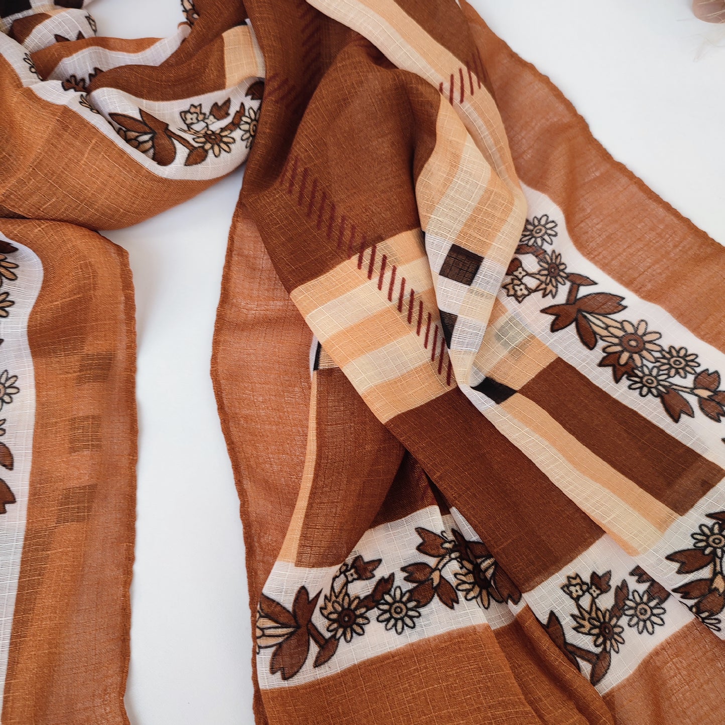 Check_ Grid Morrocon Hijab_Honey Brown
