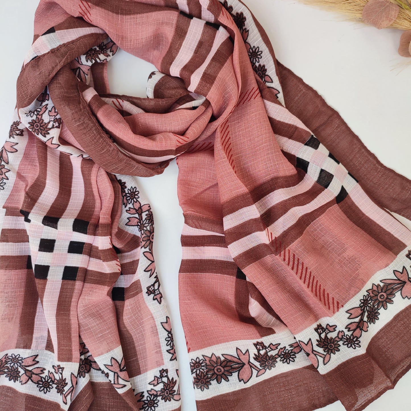 Check_ Grid Morrocon Hijab_ tea pink