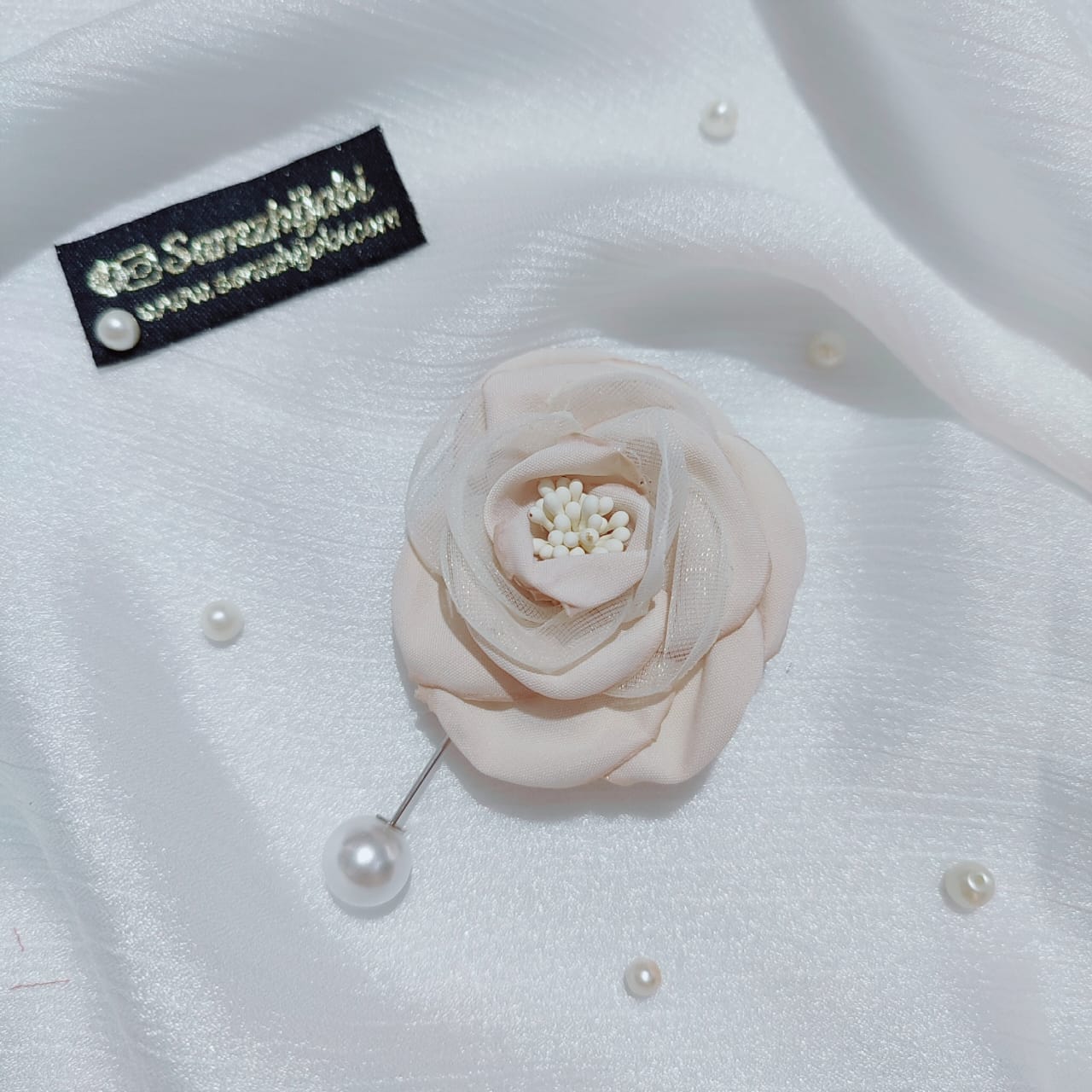 Floral Lock Hijab Pin - Nude