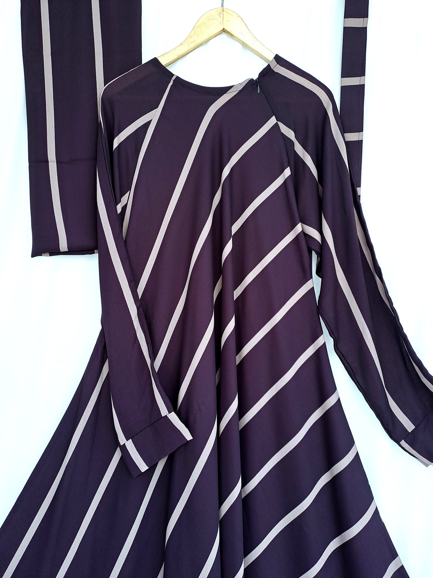 Diagonal Line Umbrella Flyer Abaya-Plum Purple