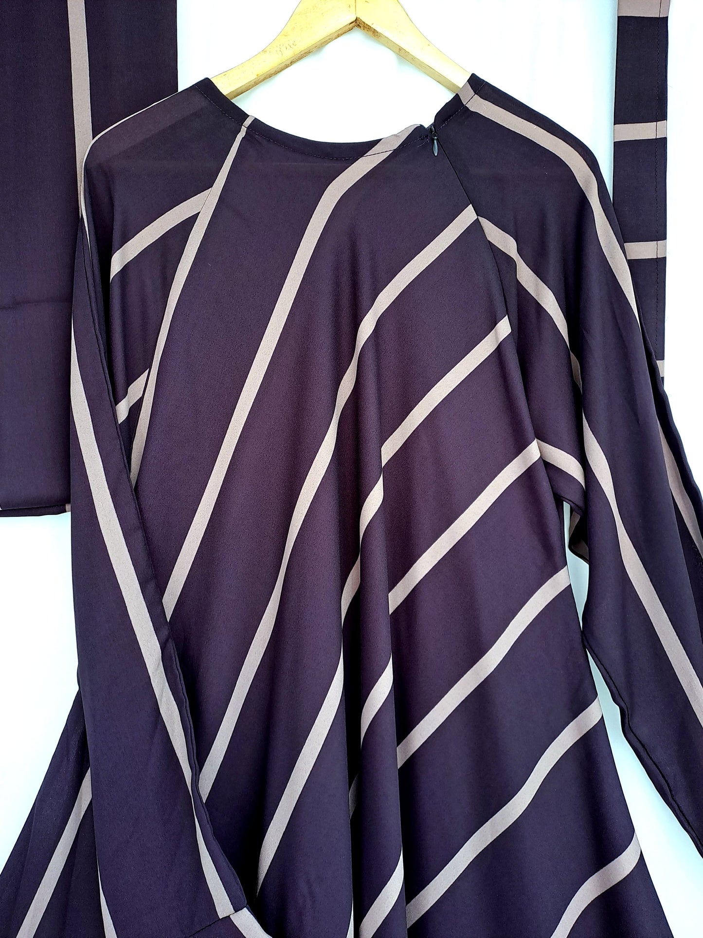 Diagonal Line Umbrella Flyer Abaya-Plum Purple