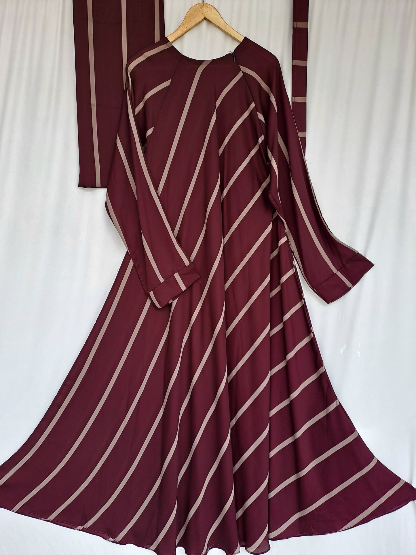 Diagonal Line Umbrella Flyer Abaya-Maroon