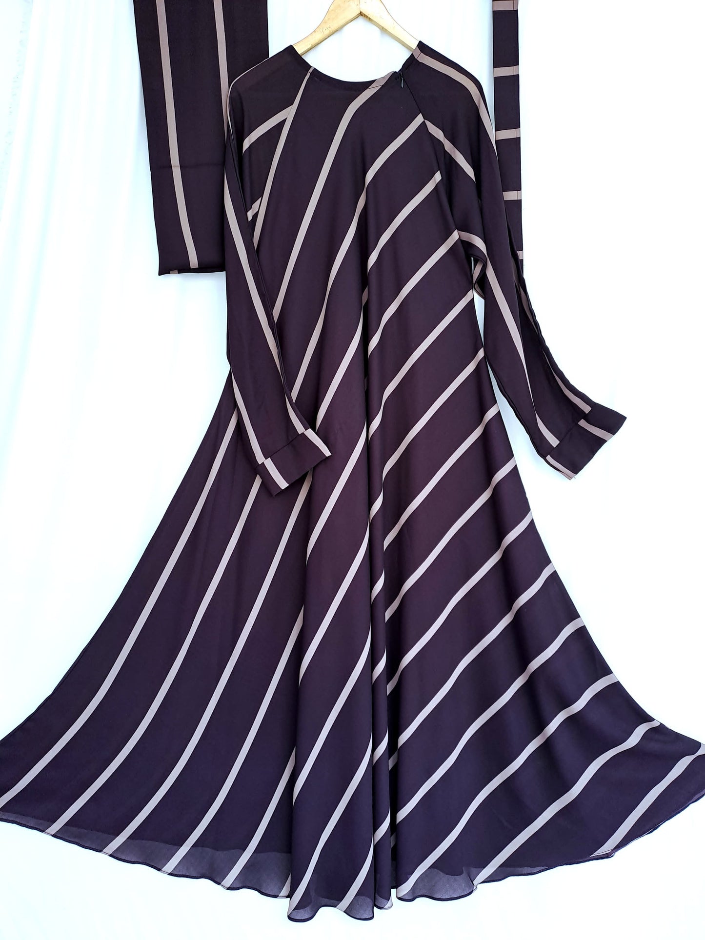 Diagonal Line Umbrella Flyer Abaya-Plum Purple