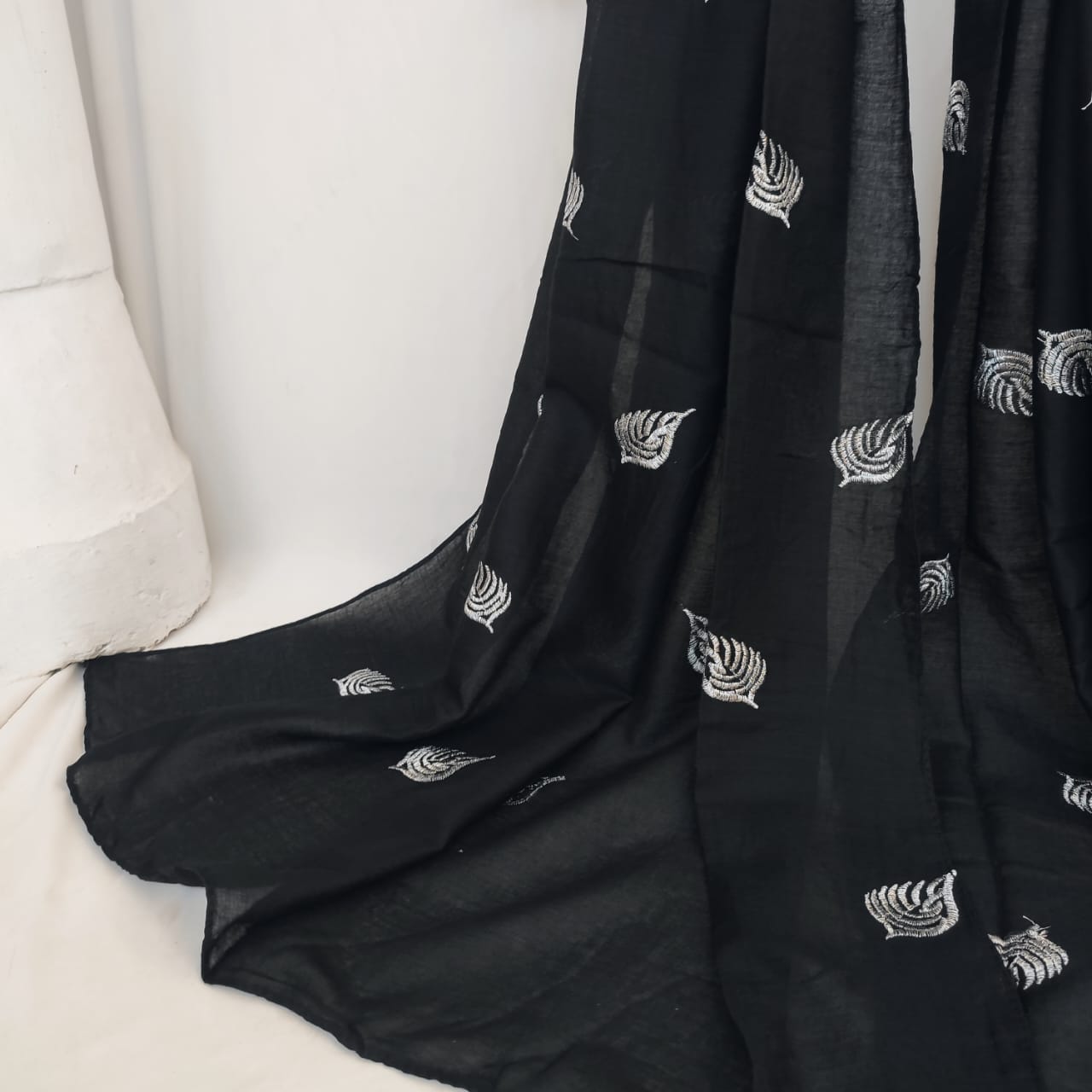 Embroidered Lawn Hijab - Silver Leaf