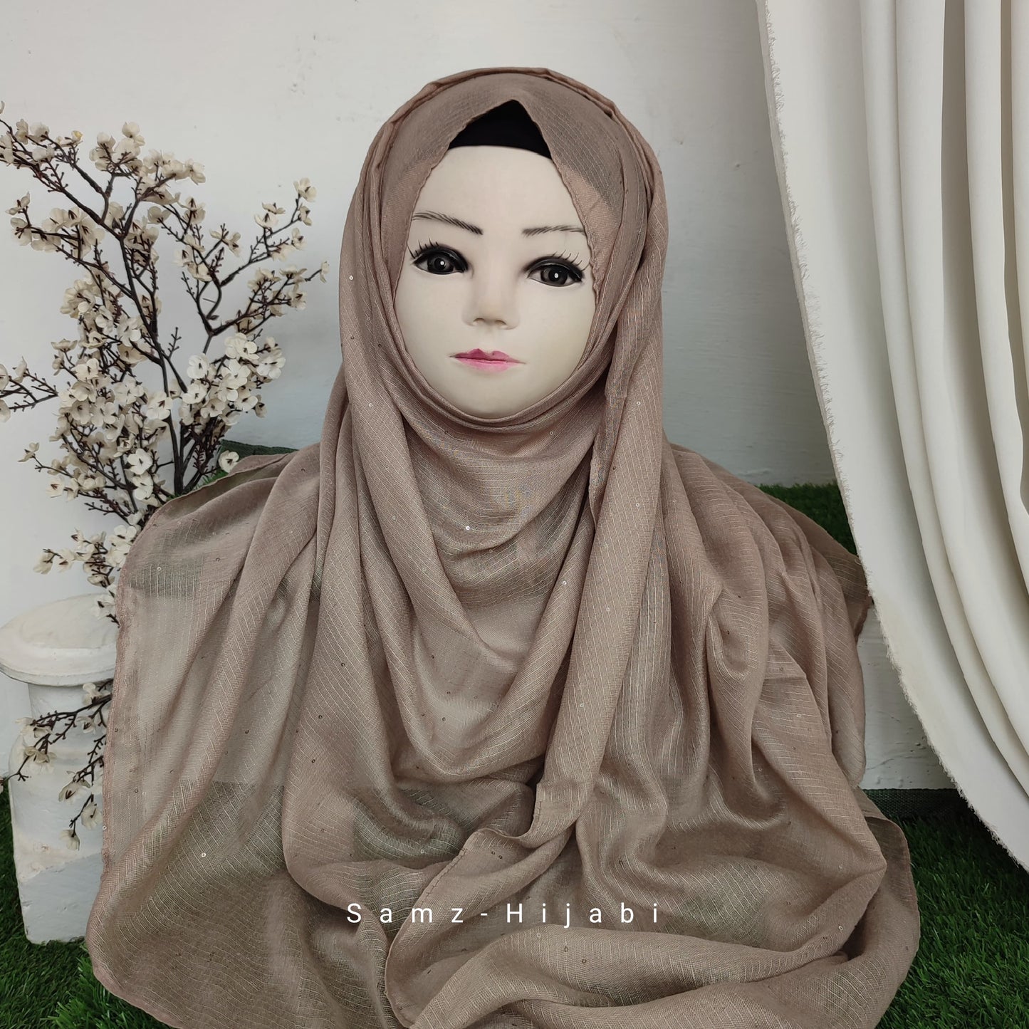 Sequence Pret Hijab Khakhi