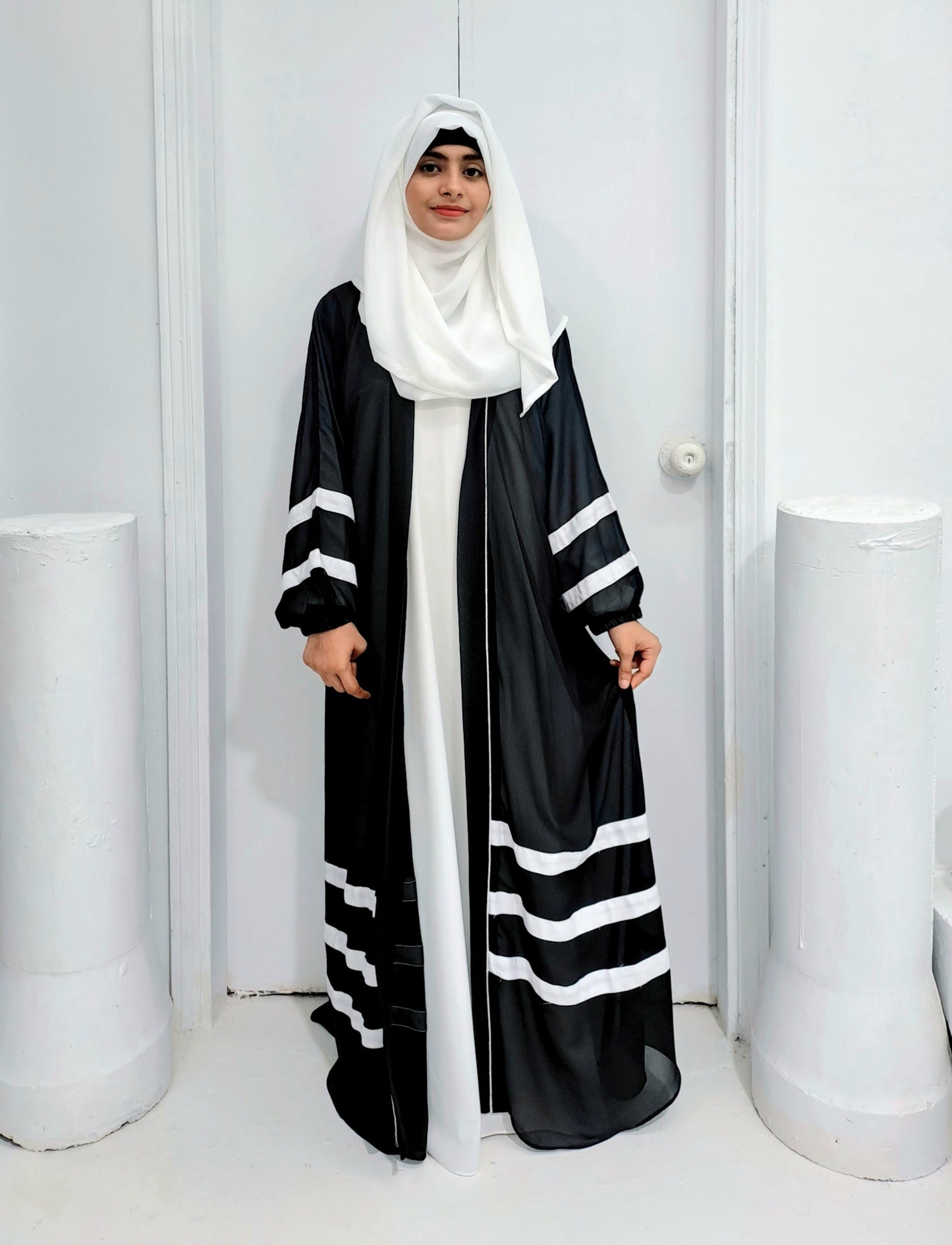 Designer Strap Abaya Black