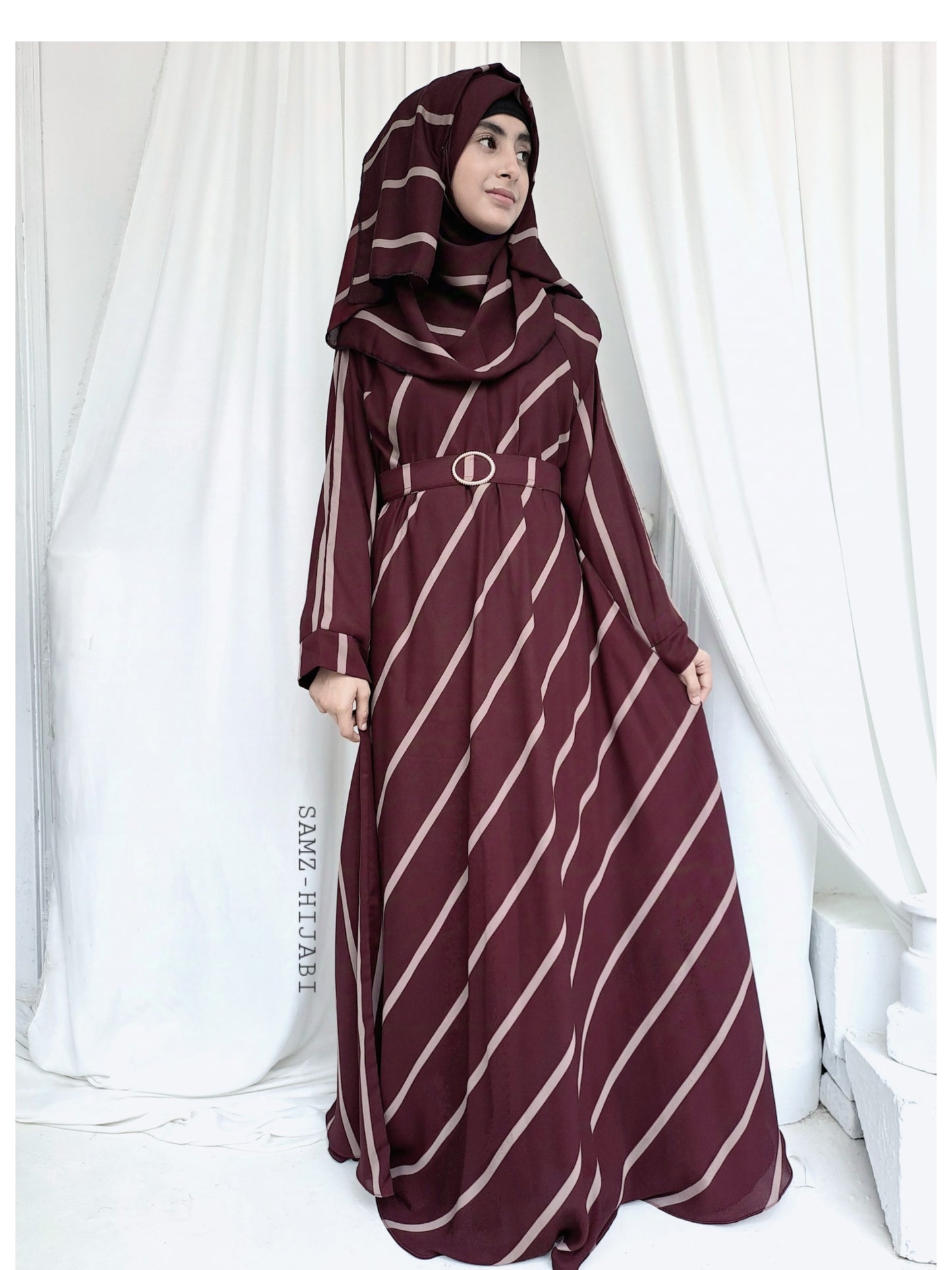 Diagonal Line Umbrella Flyer Abaya-Maroon