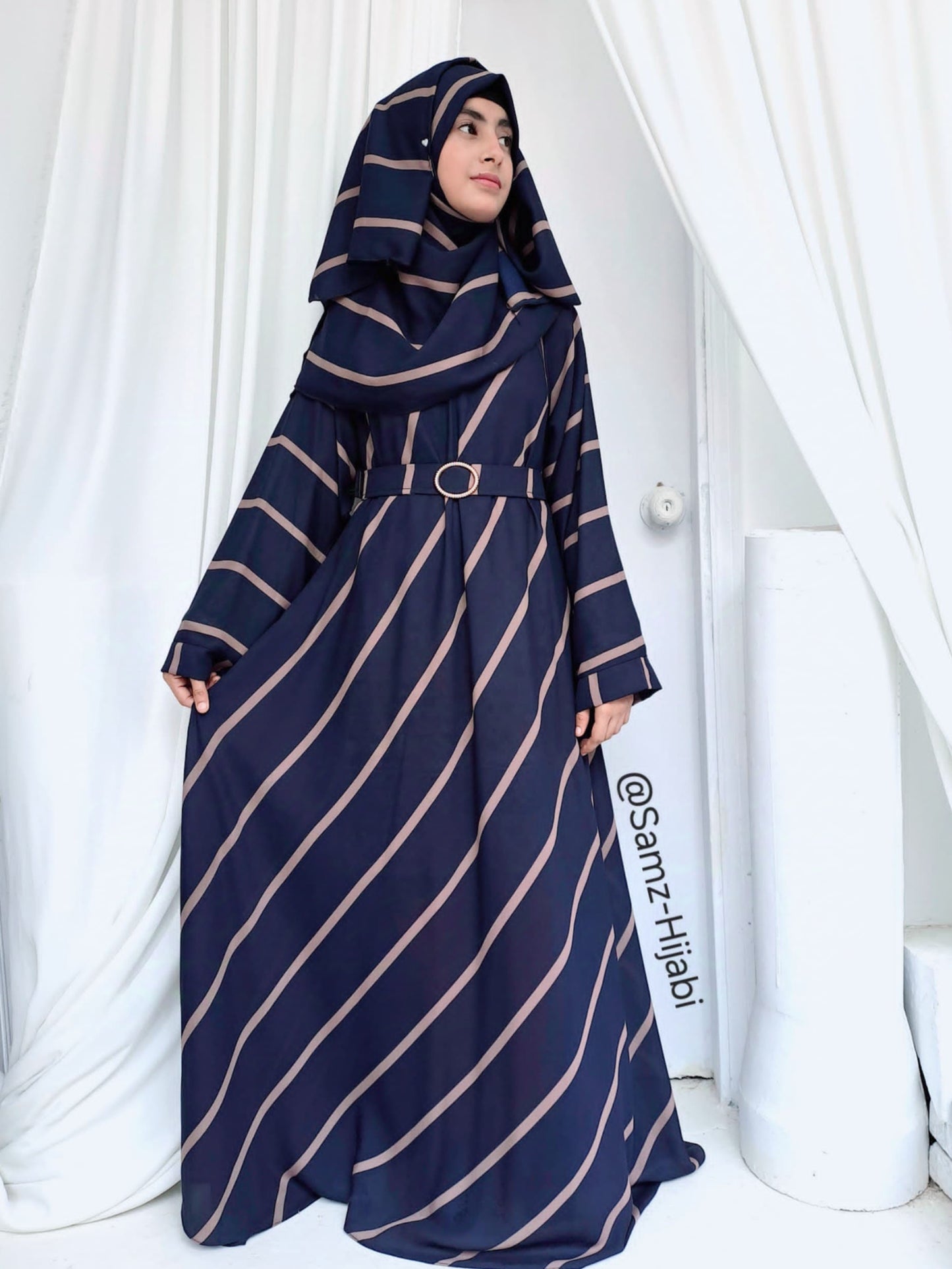 Diagonal Line Umbrella Flyer Abaya-Navy Blue